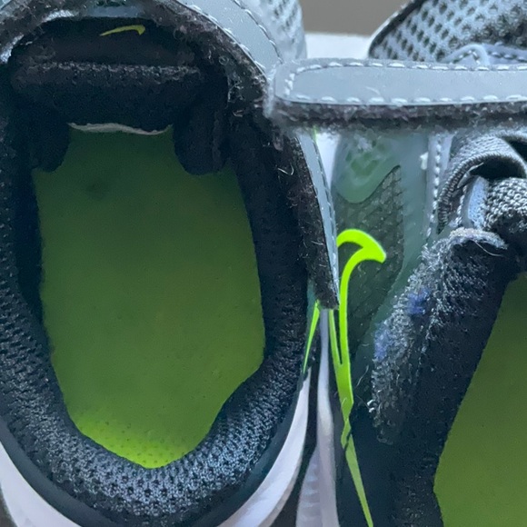 Nike Downshifter sneakers black and neon green. Size 4c - Picture 12 of 12